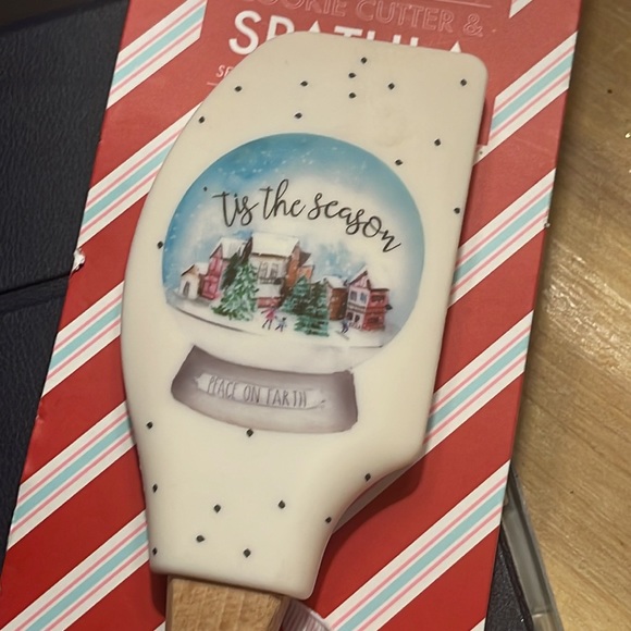 Holiday Spatula & Christmas Tree Cookie Cutter - Picture 2 of 7